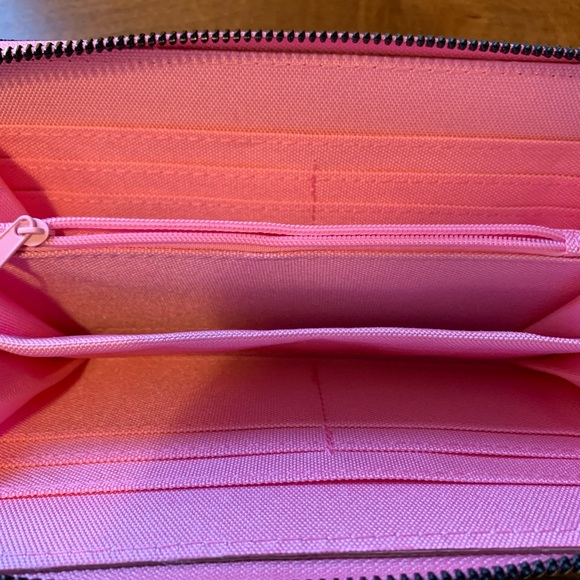 Simply Southern Flower Clutch - Picture 4 of 9